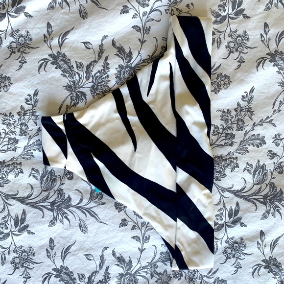 Bikini - Picture 2 of 3